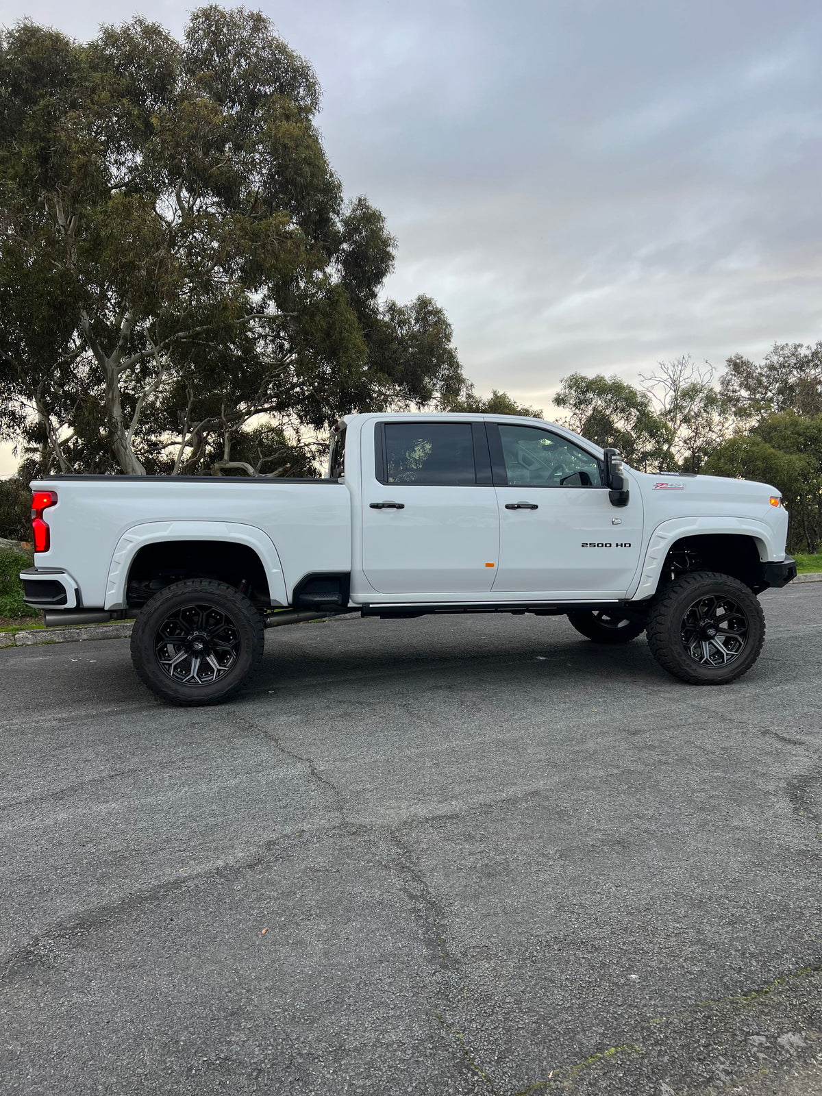 Bushwacker Chevy Silverado 2500HD 2020+ DRT Style Flares