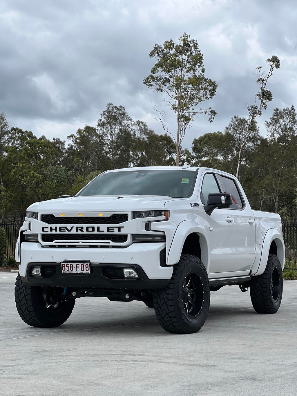 ORI Electric Steps Chevy Silverado 1500 LTZ & Trailboss 2019 - 2022 - Offroad Industries